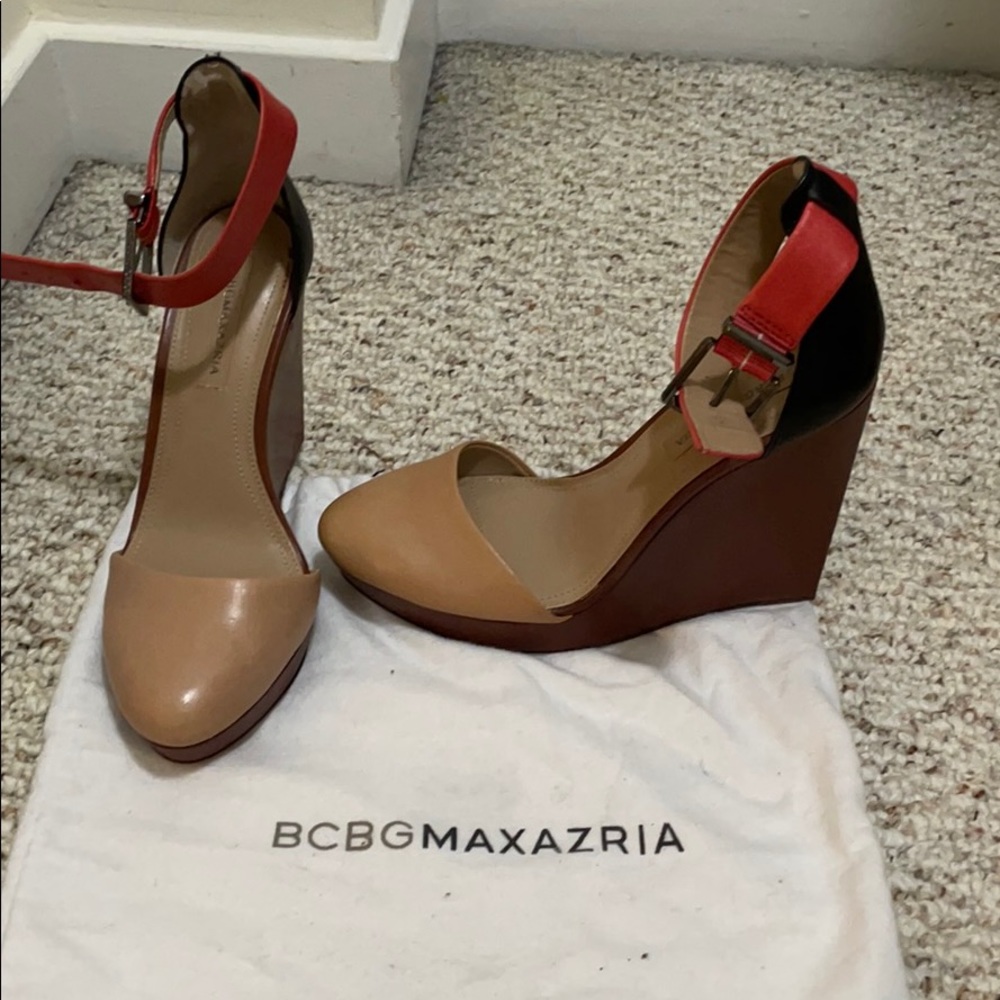 Never worn BCBG wedges